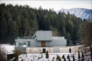 Forma Vila - arh. Jure Kotnik - od daleč