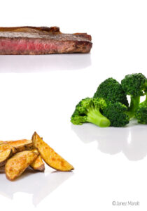 Fotografiranje hrane na belem z odsevom